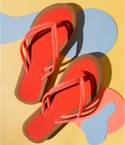 Sandalias planas con tiras
